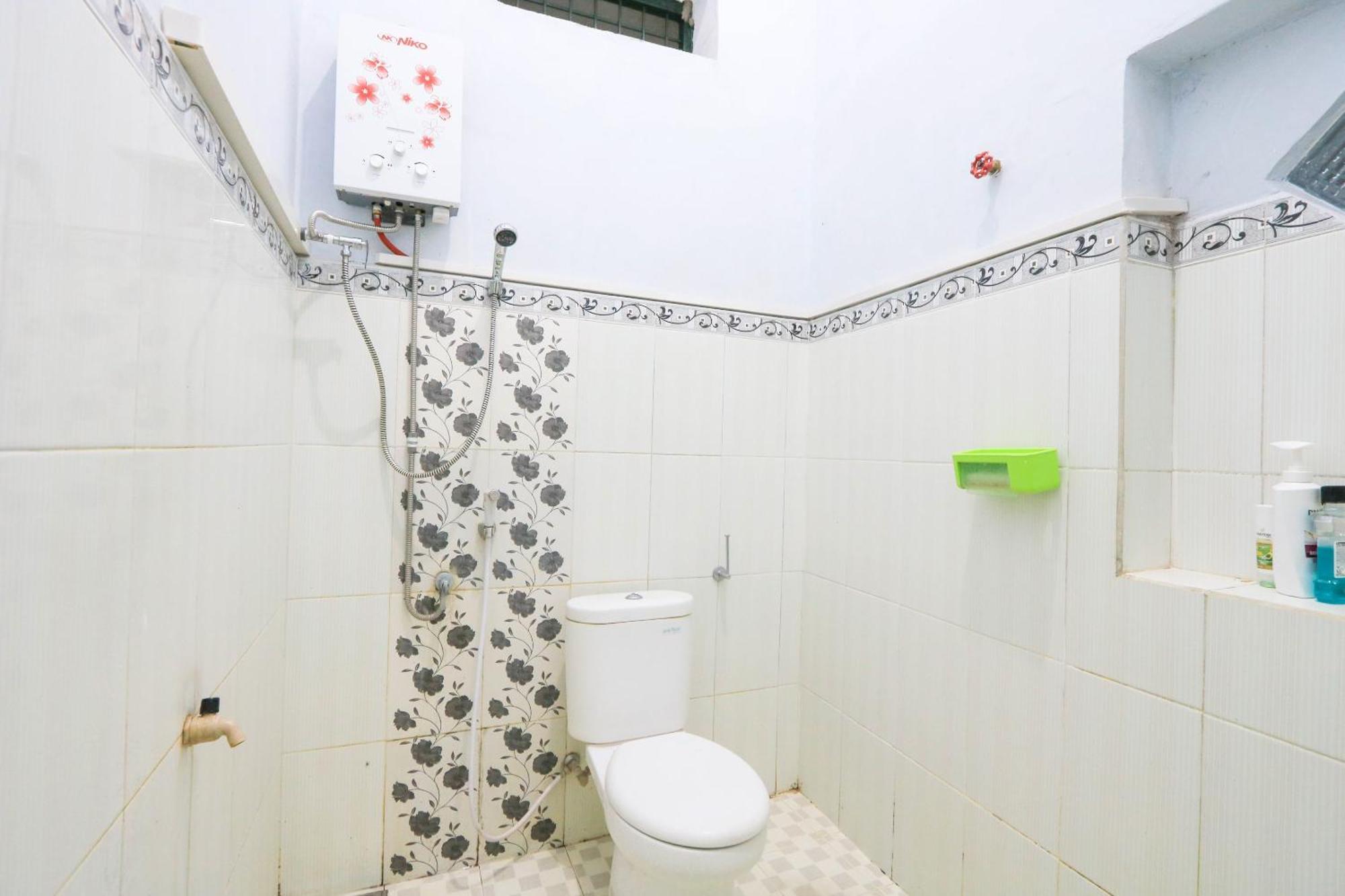 Oyo 2440 Wallet Family Residence Syariah Lumajang Eksteriør bilde