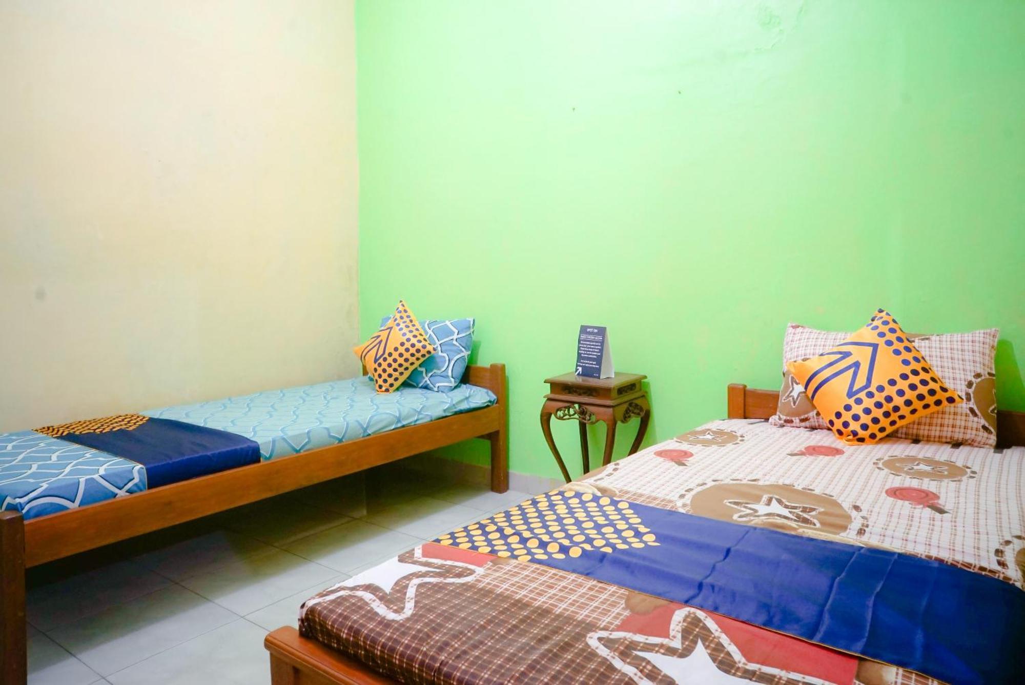 Oyo 2440 Wallet Family Residence Syariah Lumajang Eksteriør bilde