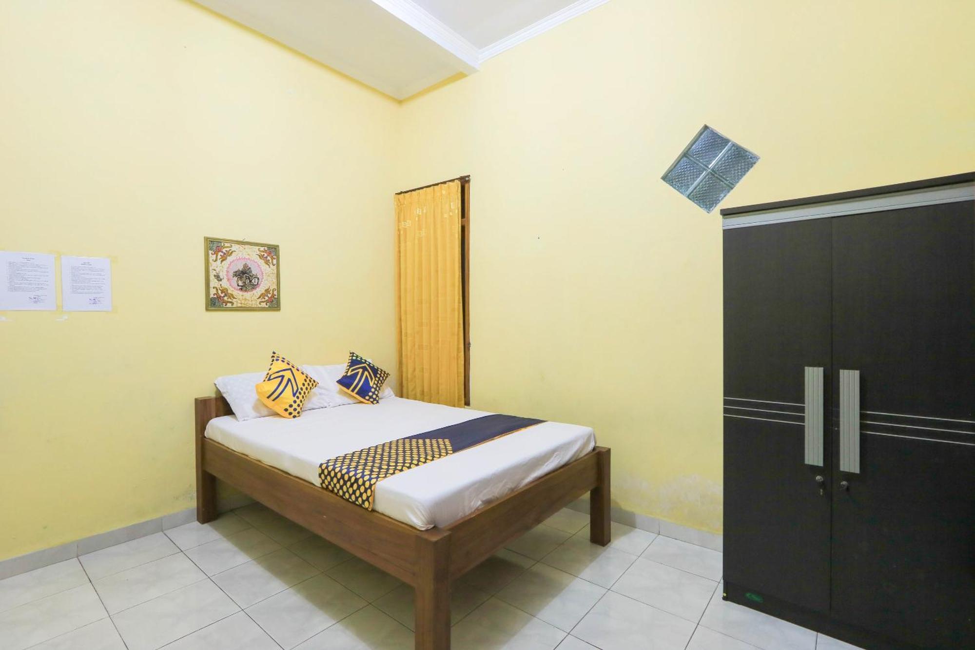 Oyo 2440 Wallet Family Residence Syariah Lumajang Eksteriør bilde