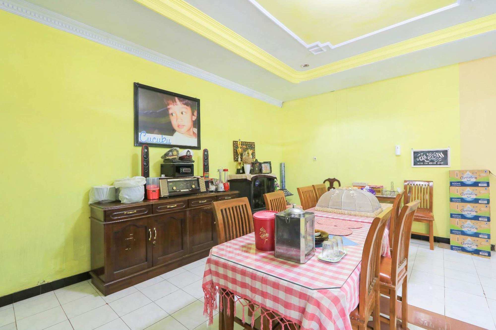 Oyo 2440 Wallet Family Residence Syariah Lumajang Eksteriør bilde